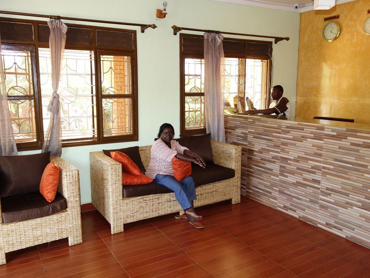 Bridgeway Guest House Jinja Esterno foto