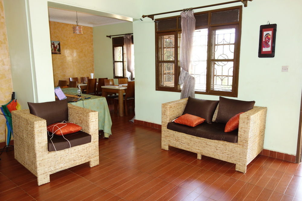 Bridgeway Guest House Jinja Esterno foto